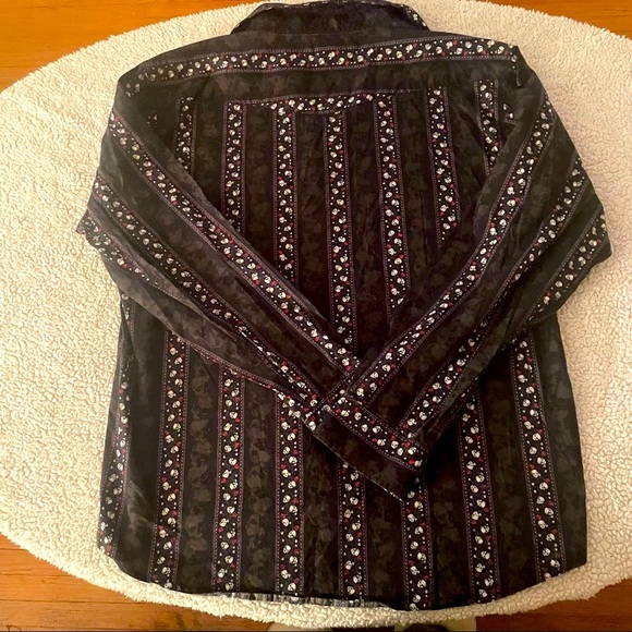 Unique Skull Snap Shirt - Picture 3 of 14